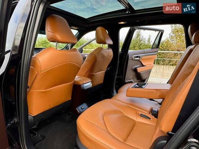 Тойота Хайлендер 2021 в Киеве на Automoto.ua Черный Тойота Хайлендер, объемом двигателя 3.46 л и пробегом 97 тыс. км за 46990 $, фото 24 на Automoto.ua