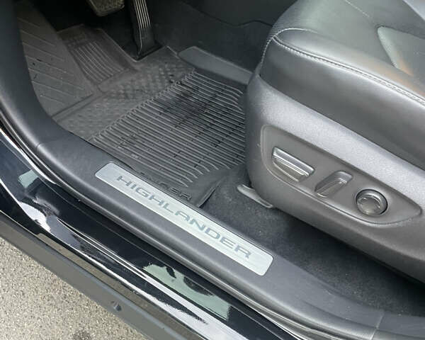 Тойота Хайлендер 2021 в Киеве на Automoto.ua Черный Тойота Хайлендер, объемом двигателя 3.46 л и пробегом 77 тыс. км за 46500 $, фото 23 на Automoto.ua