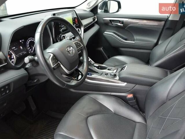 Черный Тойота Хайлендер, объемом двигателя 3.46 л и пробегом 33 тыс. км за 53000 $, фото 4 на Automoto.ua