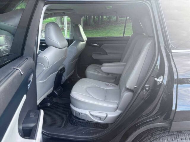 Черный Тойота Хайлендер, объемом двигателя 2.5 л и пробегом 19 тыс. км за 24000 $, фото 8 на Automoto.ua