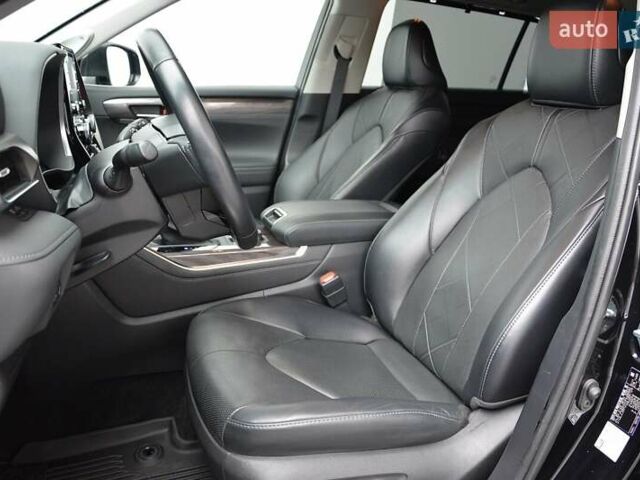 Черный Тойота Хайлендер, объемом двигателя 3.46 л и пробегом 33 тыс. км за 53000 $, фото 3 на Automoto.ua