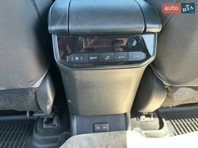 Черный Тойота Хайлендер, объемом двигателя 2.4 л и пробегом 21 тыс. км за 42300 $, фото 15 на Automoto.ua