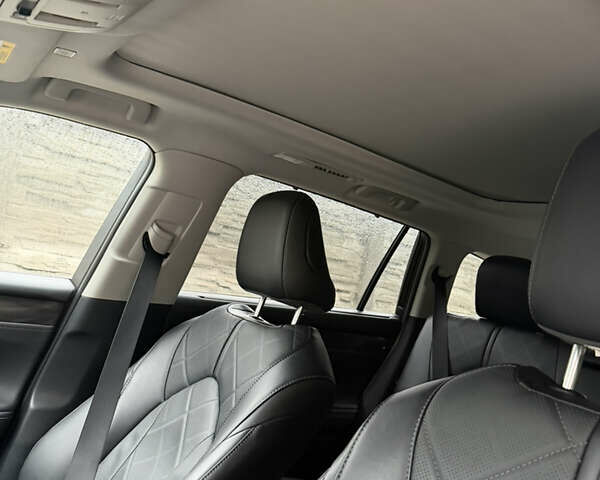 Черный Тойота Хайлендер, объемом двигателя 2.49 л и пробегом 18 тыс. км за 64000 $, фото 6 на Automoto.ua