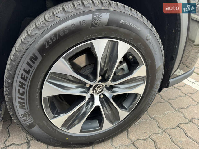 Черный Тойота Хайлендер, объемом двигателя 2.49 л и пробегом 8 тыс. км за 62500 $, фото 6 на Automoto.ua