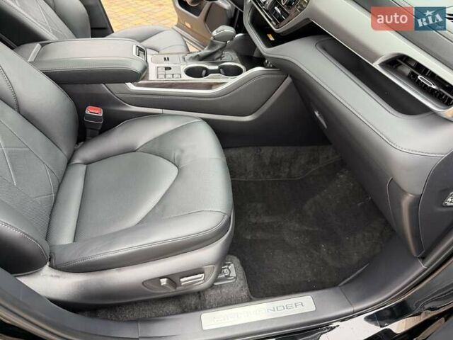 Черный Тойота Хайлендер, объемом двигателя 2.49 л и пробегом 18 тыс. км за 66700 $, фото 2 на Automoto.ua