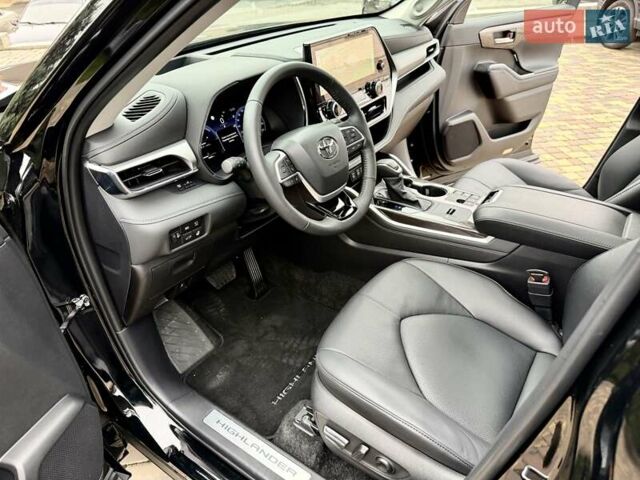 Черный Тойота Хайлендер, объемом двигателя 2.49 л и пробегом 18 тыс. км за 66700 $, фото 48 на Automoto.ua