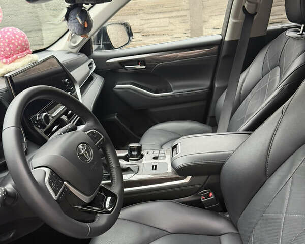 Черный Тойота Хайлендер, объемом двигателя 2.49 л и пробегом 18 тыс. км за 64000 $, фото 5 на Automoto.ua