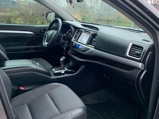 Коричневый Тойота Хайлендер, объемом двигателя 3.5 л и пробегом 188 тыс. км за 18000 $, фото 5 на Automoto.ua