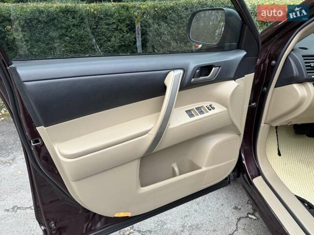 Червоний Тойота Хайлендер, об'ємом двигуна 3.5 л та пробігом 229 тис. км за 15500 $, фото 22 на Automoto.ua