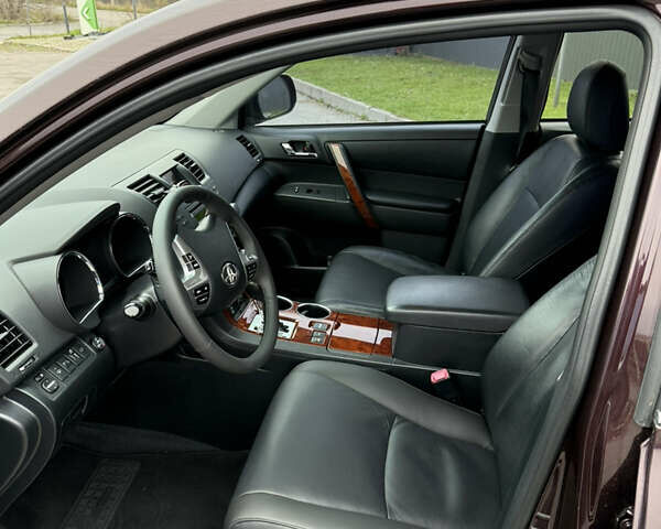 Красный Тойота Хайлендер, объемом двигателя 3.46 л и пробегом 212 тыс. км за 16500 $, фото 7 на Automoto.ua