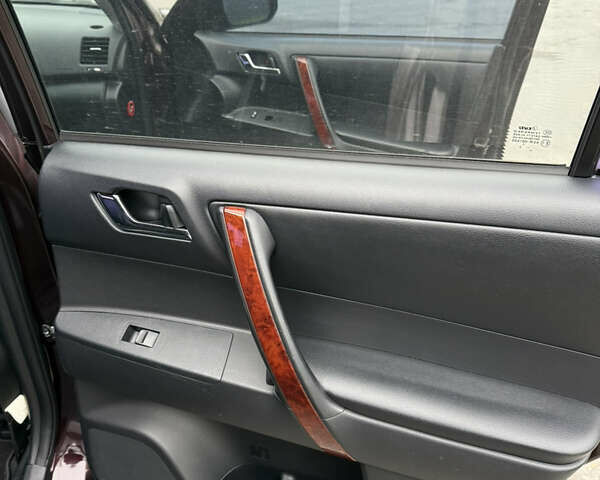 Красный Тойота Хайлендер, объемом двигателя 3.46 л и пробегом 212 тыс. км за 16500 $, фото 11 на Automoto.ua