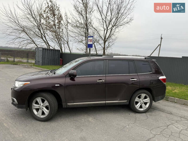 Красный Тойота Хайлендер, объемом двигателя 3.46 л и пробегом 212 тыс. км за 16500 $, фото 3 на Automoto.ua