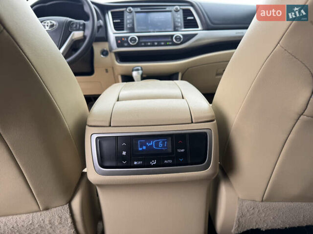 Красный Тойота Хайлендер, объемом двигателя 3.49 л и пробегом 224 тыс. км за 17300 $, фото 37 на Automoto.ua