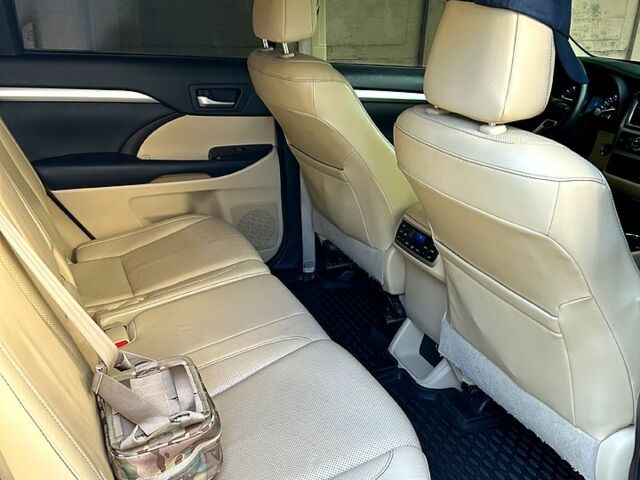 Красный Тойота Хайлендер, объемом двигателя 3.5 л и пробегом 215 тыс. км за 21000 $, фото 6 на Automoto.ua