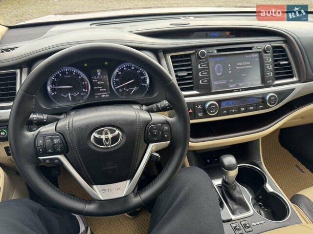 Красный Тойота Хайлендер, объемом двигателя 3.49 л и пробегом 224 тыс. км за 17300 $, фото 30 на Automoto.ua