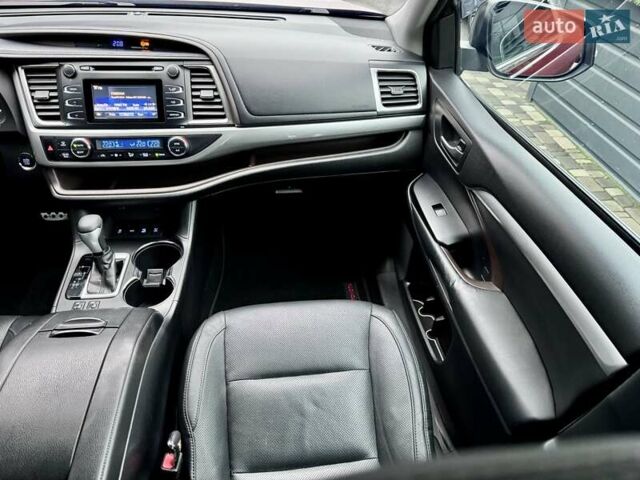 Красный Тойота Хайлендер, объемом двигателя 3.5 л и пробегом 205 тыс. км за 21900 $, фото 32 на Automoto.ua