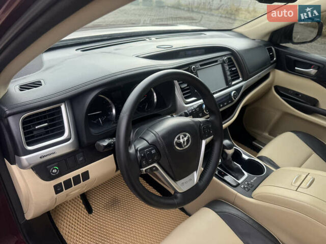 Красный Тойота Хайлендер, объемом двигателя 3.49 л и пробегом 224 тыс. км за 17300 $, фото 21 на Automoto.ua