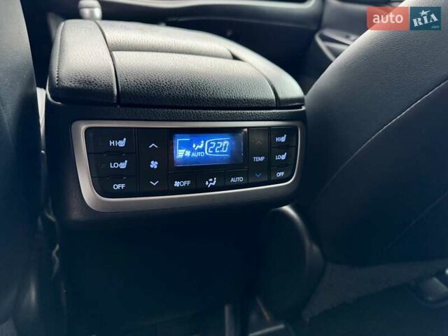 Красный Тойота Хайлендер, объемом двигателя 3.5 л и пробегом 205 тыс. км за 21900 $, фото 19 на Automoto.ua