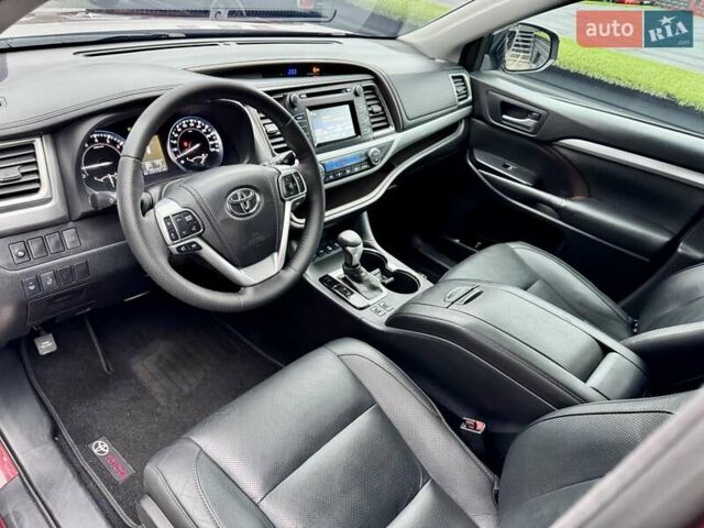 Красный Тойота Хайлендер, объемом двигателя 3.5 л и пробегом 205 тыс. км за 21900 $, фото 13 на Automoto.ua