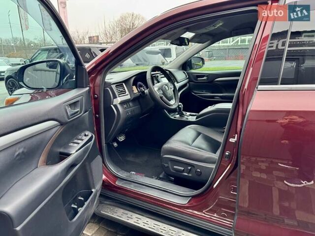 Красный Тойота Хайлендер, объемом двигателя 3.5 л и пробегом 205 тыс. км за 21900 $, фото 11 на Automoto.ua