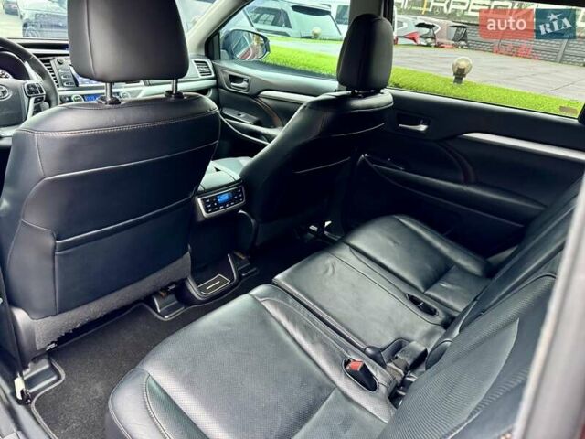 Красный Тойота Хайлендер, объемом двигателя 3.5 л и пробегом 205 тыс. км за 21900 $, фото 18 на Automoto.ua