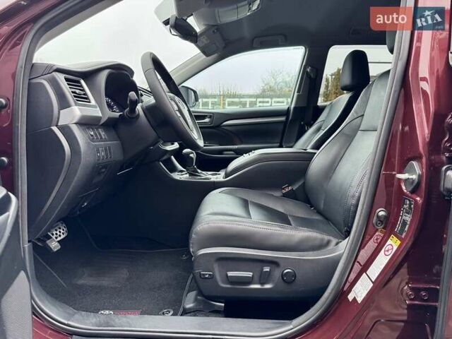 Красный Тойота Хайлендер, объемом двигателя 3.5 л и пробегом 205 тыс. км за 21900 $, фото 12 на Automoto.ua