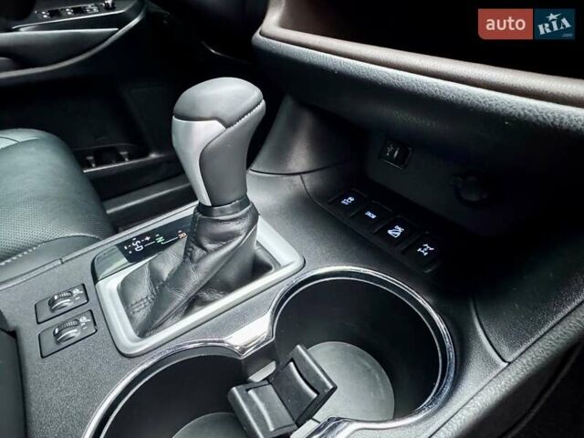 Красный Тойота Хайлендер, объемом двигателя 3.5 л и пробегом 205 тыс. км за 21900 $, фото 44 на Automoto.ua