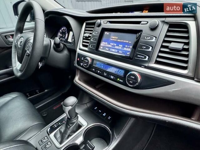 Красный Тойота Хайлендер, объемом двигателя 3.5 л и пробегом 205 тыс. км за 21900 $, фото 45 на Automoto.ua