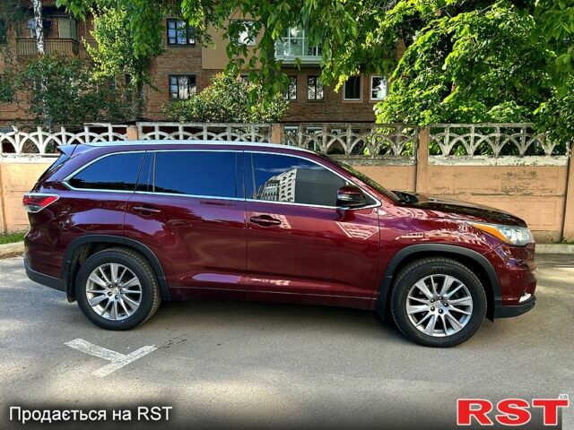 Красный Тойота Хайлендер, объемом двигателя 3.5 л и пробегом 215 тыс. км за 21000 $, фото 1 на Automoto.ua