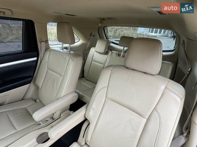 Красный Тойота Хайлендер, объемом двигателя 3.49 л и пробегом 224 тыс. км за 17300 $, фото 27 на Automoto.ua