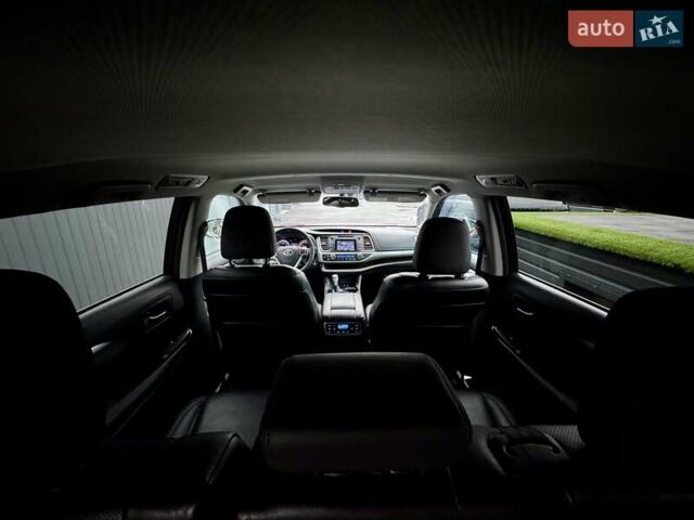 Красный Тойота Хайлендер, объемом двигателя 3.5 л и пробегом 205 тыс. км за 21900 $, фото 22 на Automoto.ua