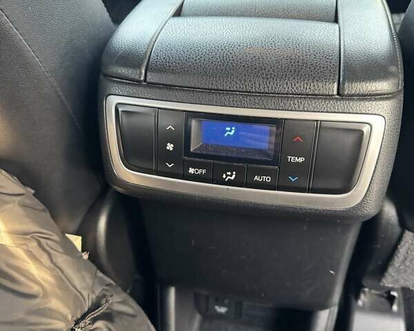 Червоний Тойота Хайлендер, об'ємом двигуна 3.46 л та пробігом 135 тис. км за 28500 $, фото 15 на Automoto.ua