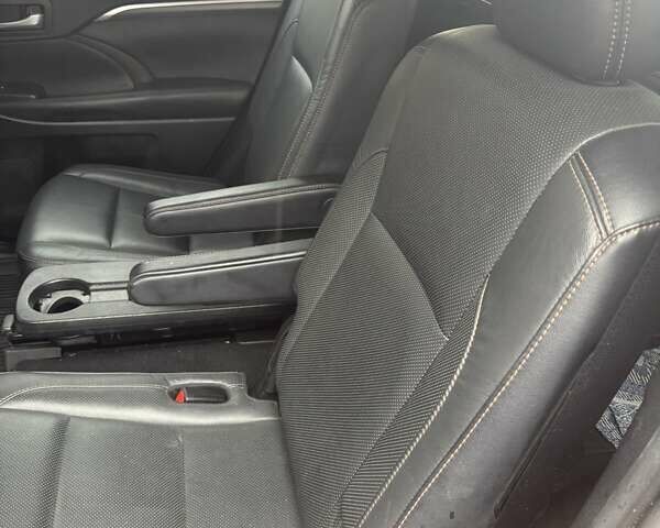 Красный Тойота Хайлендер, объемом двигателя 3.46 л и пробегом 65 тыс. км за 36200 $, фото 14 на Automoto.ua