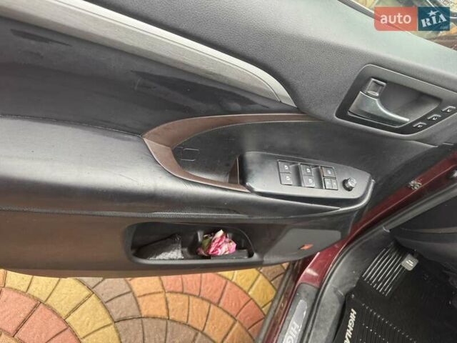 Красный Тойота Хайлендер, объемом двигателя 3.46 л и пробегом 65 тыс. км за 36200 $, фото 6 на Automoto.ua