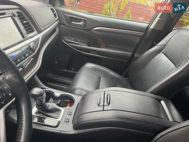 Красный Тойота Хайлендер, объемом двигателя 3.46 л и пробегом 65 тыс. км за 36200 $, фото 10 на Automoto.ua