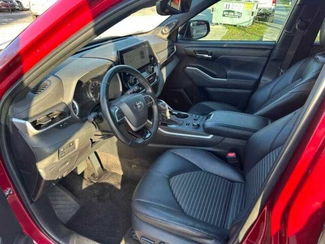 Тойота Хайлендер 2023 в Тернополе на Automoto.ua Красный Тойота Хайлендер, объемом двигателя 2.4 л и пробегом 18 тыс. км за 17100 $, фото 3 на Automoto.ua