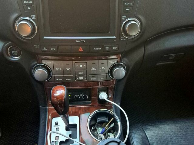 Тойота Хайлендер, об'ємом двигуна 3.5 л та пробігом 220 тис. км за 17000 $, фото 3 на Automoto.ua