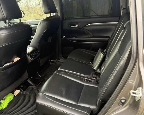 Тойота Хайлендер, объемом двигателя 3.5 л и пробегом 132 тыс. км за 31000 $, фото 7 на Automoto.ua