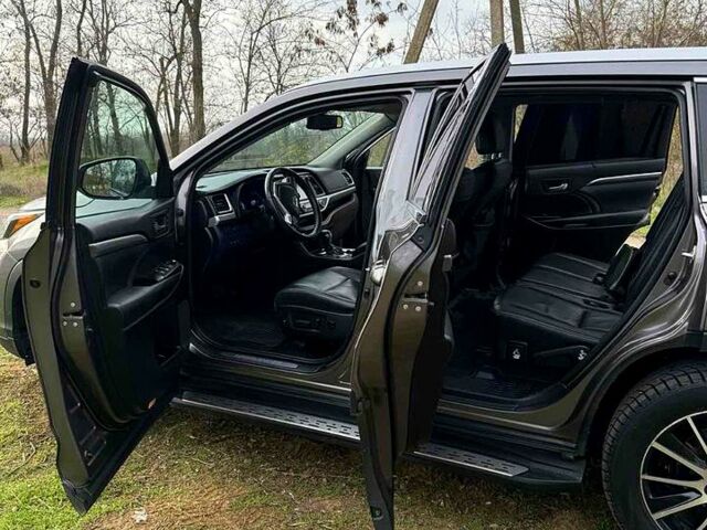 Тойота Хайлендер, объемом двигателя 3.5 л и пробегом 132 тыс. км за 31000 $, фото 4 на Automoto.ua