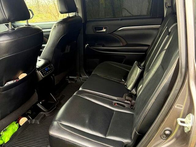 Тойота Хайлендер, объемом двигателя 3.5 л и пробегом 132 тыс. км за 31000 $, фото 7 на Automoto.ua