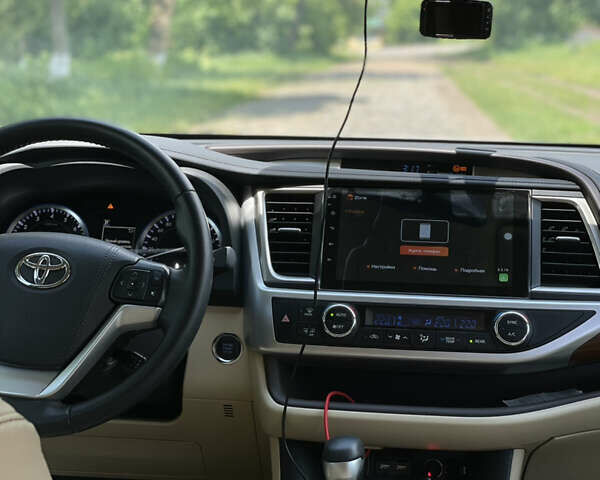 Тойота Хайлендер, объемом двигателя 3.46 л и пробегом 39 тыс. км за 42800 $, фото 2 на Automoto.ua