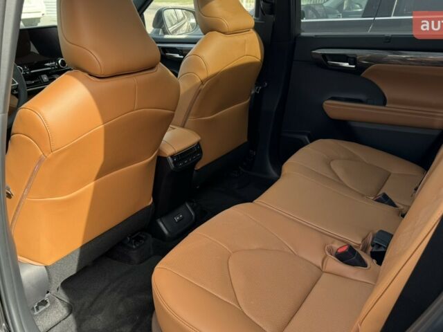 Тойота Хайлендер, объемом двигателя 2.49 л и пробегом 0 тыс. км за 74162 $, фото 4 на Automoto.ua