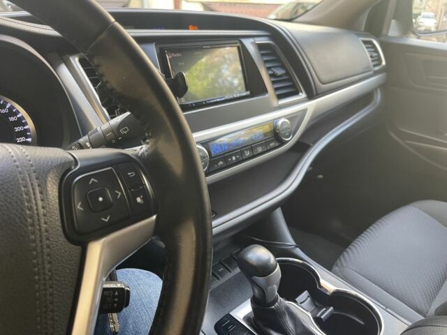 Серый Тойота Хайлендер, объемом двигателя 2.7 л и пробегом 172 тыс. км за 30098 $, фото 7 на Automoto.ua