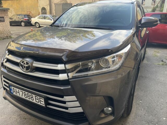 Серый Тойота Хайлендер, объемом двигателя 2.7 л и пробегом 172 тыс. км за 30098 $, фото 3 на Automoto.ua