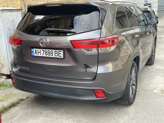 Серый Тойота Хайлендер, объемом двигателя 2.7 л и пробегом 172 тыс. км за 30098 $, фото 2 на Automoto.ua
