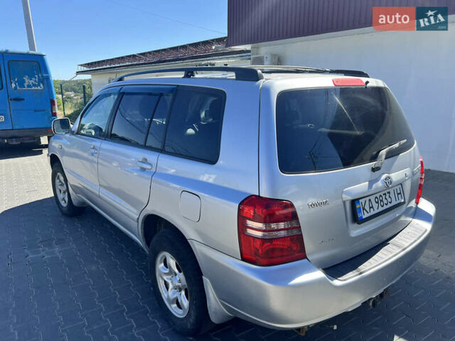 Серый Тойота Хайлендер, объемом двигателя 2.4 л и пробегом 300 тыс. км за 7700 $, фото 4 на Automoto.ua