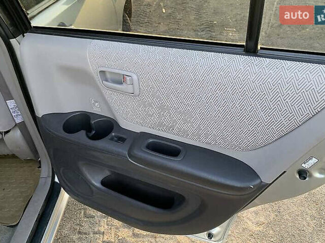 Серый Тойота Хайлендер, объемом двигателя 2.4 л и пробегом 300 тыс. км за 7700 $, фото 13 на Automoto.ua