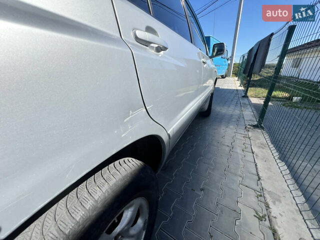 Серый Тойота Хайлендер, объемом двигателя 2.4 л и пробегом 300 тыс. км за 7700 $, фото 10 на Automoto.ua