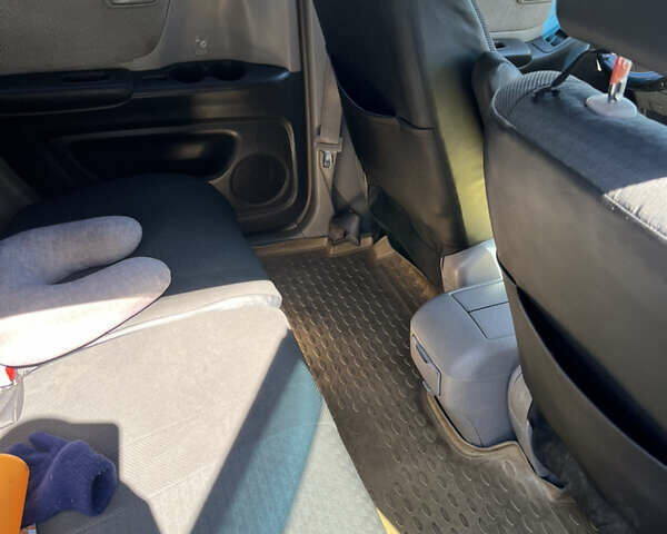 Серый Тойота Хайлендер, объемом двигателя 2.4 л и пробегом 300 тыс. км за 7700 $, фото 7 на Automoto.ua