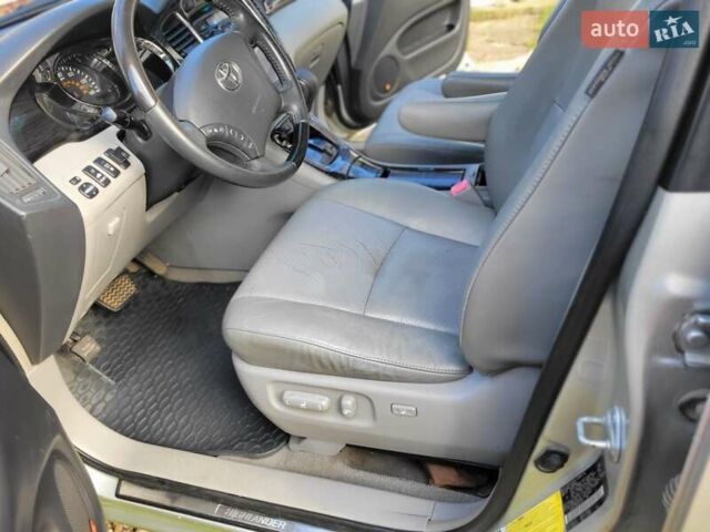 Серый Тойота Хайлендер, объемом двигателя 3.3 л и пробегом 250 тыс. км за 10000 $, фото 9 на Automoto.ua